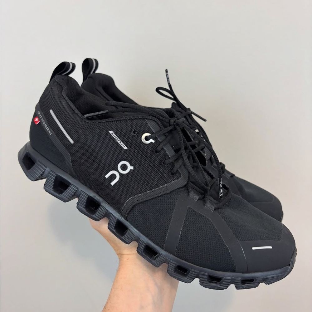 On Cloud Running Black Athletic Shoes